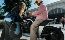 Xe máy điện cho người không có ô tô: Cốp to gấp 3 lần Honda Lead, chở được cả tuần đồ ăn, 140km/sạc