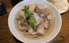 Chia tay Bún bò Huế O Kay, nước trong mang theo cả sự chậm rãi của Huế