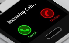 Nhận điện thoại 'nhân viên ngân hàng' sau khi giải quyết kẹt thẻ ATM, ông cụ mất 18 triệu đồng