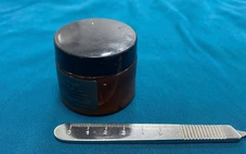 Cấp cứu nam bệnh nhân nhét hũ kem vào hậu môn