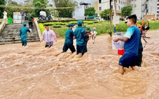 Mưa lớn biến nhiều tuyến đường ở Hải Phòng, Quảng Ninh thành sông