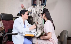 Làm việc với màn hình 10 tiếng/ngày: Đâu là lựa chọn mổ cận phù hợp?