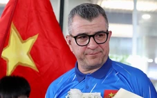 HLV Cristiano Roland khóc khi cùng U17 Việt Nam về nước