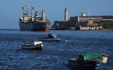 Tàu viện trợ cập cảng Havana, Cuba khẳng định 'không đơn độc' giữa vòng phong tỏa
