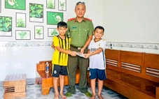 Hai học sinh lớp 4 nhặt được 20 triệu đồng mang giao nộp công an