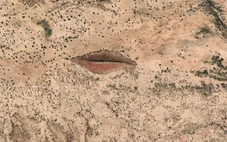 ‘Đôi môi khổng lồ’ giữa sa mạc Sudan gây sốt trên Google Earth