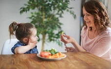 Nghiên cứu mới hé lộ cách giúp trẻ chịu ăn rau