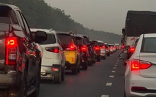 Cao tốc kẹt cứng từ Long Thành - nút An Phú, CSGT khuyến cáo đi quốc lộ 1