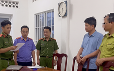 Hạt trưởng kiểm lâm lén báo tin cho chủ tiệm bán chim để tẩu tán khi có đoàn kiểm tra