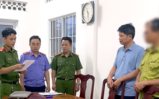 Hạt trưởng kiểm lâm lén báo tin cho chủ tiệm bán chim để tẩu tán khi có đoàn kiểm tra