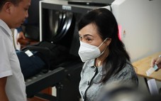 Hình ảnh bà Nguyễn Thị Kim Tiến hầu tòa vụ 2 bệnh viện đình trệ lãng phí 803 tỉ