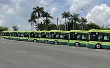Tuyến buýt điện 74 và 99 đổi xe lớn, thêm tiện lợi cho khách đi lại