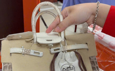 Đấu giá trực tuyến: Túi Hermes size 25 màu trắng của bà Trương Mỹ Lan được mua 11,67 tỉ đồng