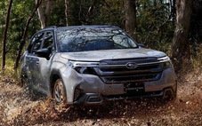Subaru Forester 2026 ra mắt: Bản 'base' mới cắt giảm nhưng vẫn xịn, có máy hybrid sắp về Việt Nam