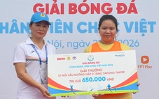 Đi xem bóng đá, cô sinh viên bất ngờ được nhận thưởng