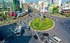 Ngày đầu xe đi theo đèn tín hiệu ở vòng xoay Điện Biên Phủ: Giao thông ổn định