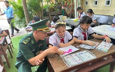 Thiếu nhi vùng biển vui hội đầu hè cùng bộ đội biên phòng