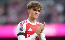 Ngôi sao 16 tuổi của Arsenal kết thúc mùa giải với một loạt kỷ lục ở Premier League