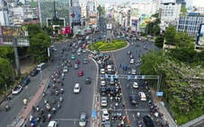 Vòng xoay Điện Biên Phủ sáng đầu tuần ổn định, một số đường lân cận ùn ứ