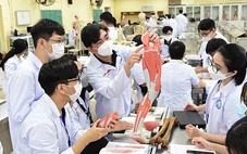 Từ 1-7: Thay đổi cách chống dịch; sinh viên y học dự phòng được cấp học bổng