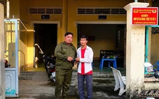 Nhặt được ví tiền trên đường, ba học sinh lớp 9 mang đến công an tìm người mất