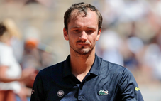 Medvedev thua sốc ở vòng đầu tiên Roland Garros 2026