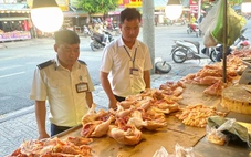 TP.HCM: Tăng kiểm tra tại các chợ, nhiều tiểu thương bị phạt vì địa điểm giết mổ gà, vịt