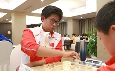 Chạm trán Lại Lý Huynh, kỳ vương Trung Quốc khiến người hâm mộ lo lắng