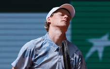 Vì sao Sinner bị loại sớm tại Roland Garros?