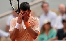 Thua ngược khó tin trước tay vợt 19 tuổi, Djokovic bị loại khỏi Roland Garros 2026