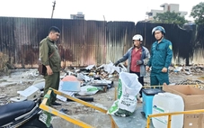 Vừa mật phục xử phạt xả rác bậy, vừa ‘gỡ nút thắt’ rác cồng kềnh cho dân