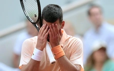 Thua ngược khó tin trước tay vợt 19 tuổi, Djokovic bị loại khỏi Roland Garros 2026