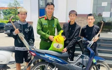 Nhiều quái xế ở Bắc Ninh nộp pô độ, nhận gạo thơm từ công an xã