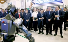 Tổng Bí thư, Chủ tịch nước Tô Lâm thăm nhà máy và trung tâm thử nghiệm tàu điện ngầm Singapore