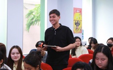 Chuyên gia truyền thông, MC chia sẻ kinh nghiệm thực tế cho sinh viên học tại Báo Tuổi Trẻ
