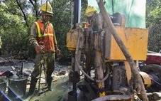 Cận cảnh khoan địa chất dọc đường Rừng Sác làm metro Bến Thành - Cần Giờ
