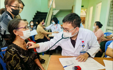 Tin tức sáng 2-6: TP.HCM điều động nhân viên y tế tuyến trên về cơ sở tối đa 12 tháng