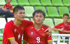 U19 Việt Nam - U19 Timor Leste (hiệp 2) 2-0: Công Hậu ngã người vô lê nâng tỉ số