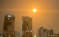NÓNG: Mỹ tấn công mạnh nhiều mục tiêu ở Iran, đụng độ trên biển ở Hormuz