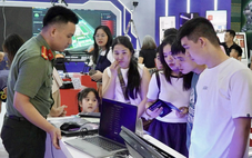 Đến phố đi bộ Nguyễn Huệ trải nghiệm 'Bức tường an ninh mạng', nhận diện các chiêu trò lừa đảo