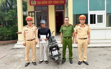 Buông hai tay chạy xe máy, bị phạt gần 18 triệu đồng