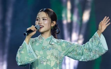 Tạ Minh Tâm, Phương Mỹ Chi hát về ‘Tổ quốc bình yên’ ở phố đi bộ Nguyễn Huệ