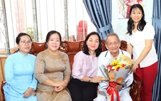 Lãnh đạo TP.HCM thăm, chúc thọ người cao tuổi tiêu biểu