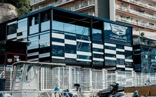 Nhà di động đúng nghĩa 'dinh thự biết đi': Cao 3 tầng, cầu thang nổi lần đầu tiên trong lịch sử