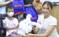 Hoa khôi Huyền Mai livestream giúp bệnh nhi: Sự kiên cường của các em truyền cảm hứng cho tôi