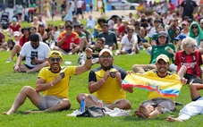 Chưa đá World Cup, người dân Ecuador đã ăn mừng vì... được giảm giá bia