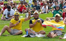 Chưa đá World Cup, người dân Ecuador đã ăn mừng vì... được giảm giá bia