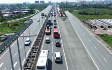 Kẹt xe 10km trên cao tốc TP.HCM - Long Thành