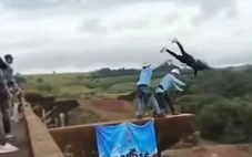 Bị đẩy nhảy bungee khi chưa thắt dây an toàn, cô gái 21 tuổi thiệt mạng
