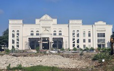 Tháo dỡ tòa nhà còn lại trong khu phức hợp 2,2ha không phép ở Đồng Nai